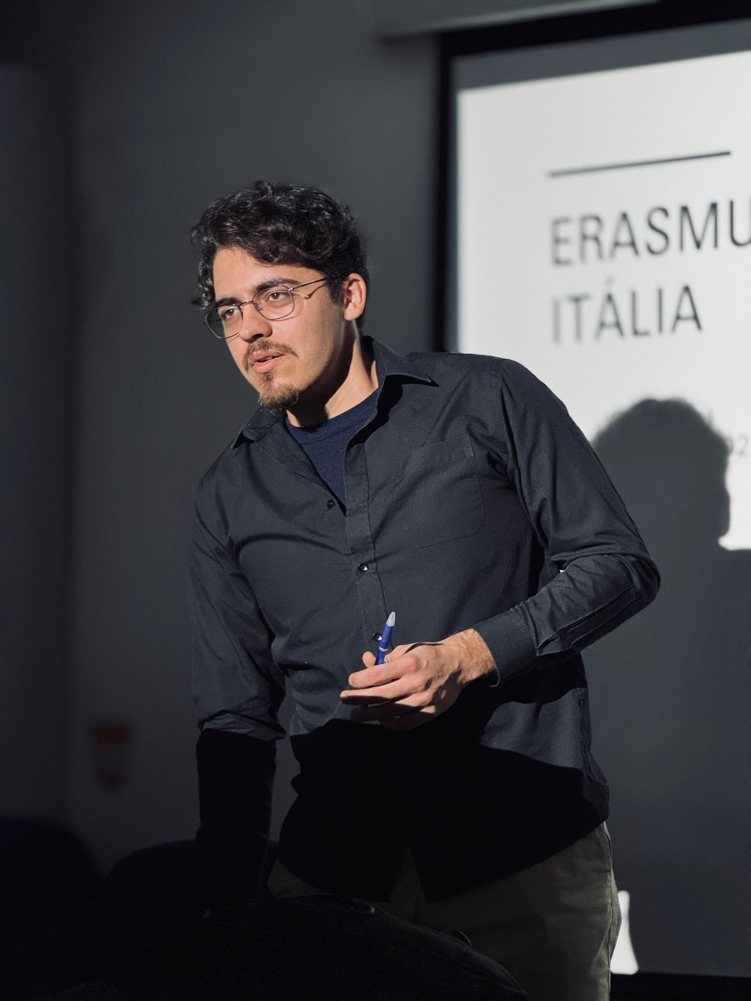 Aluno do IPTA numa apresentação sobre mobilidade Erasmus em Itália