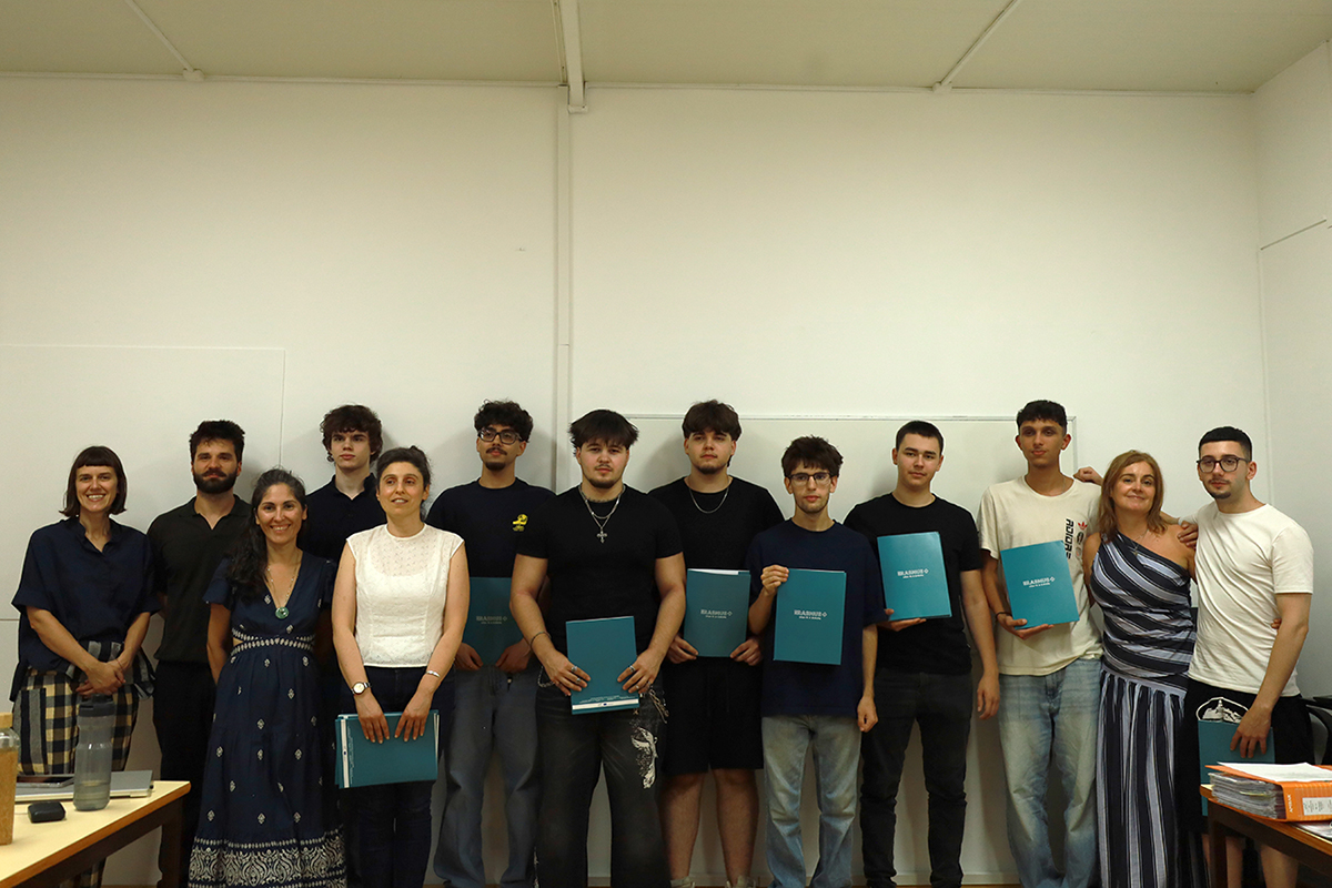 Alunos finalistas na sessão Mesa Redonda FCT.
